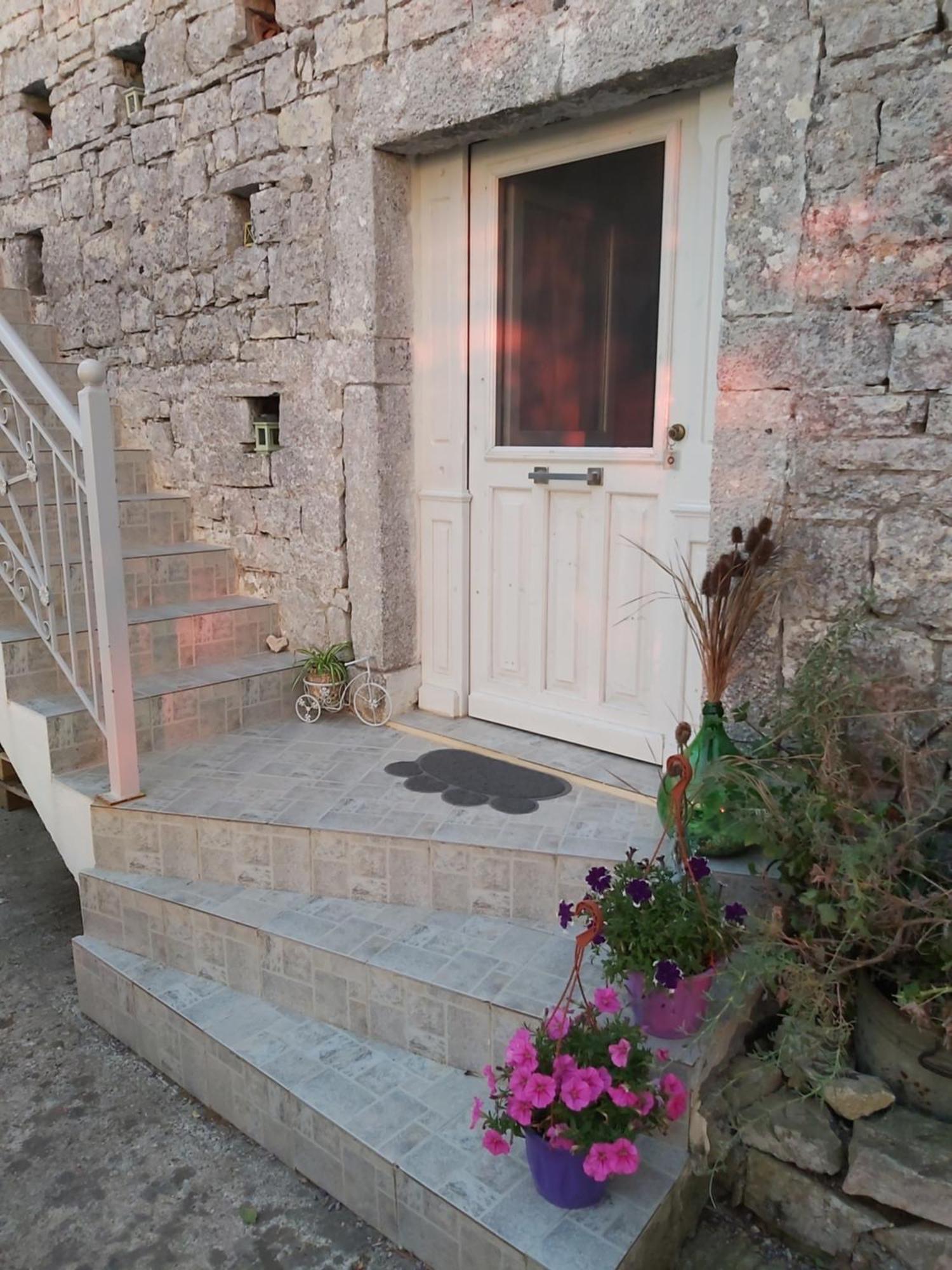 Cosy With Breathtaking View Gaios